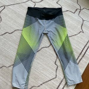 GapFit Capri Workout Leggings